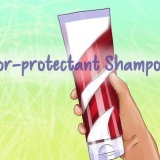 Lavare i capelli tinti senza sbiadire