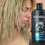 Accentua i capelli mossi