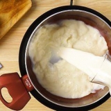 Preparare lo yogurt greco