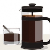 Colora i capelli grigi con il caffè