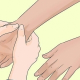 Massaggiare le mani