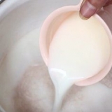 Preparare la farina d'avena con il latte