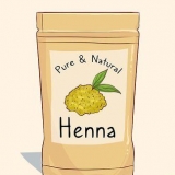 Mescola l'henné per i tuoi capelli