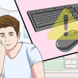 Estendi la portata di un mouse e una tastiera wireless