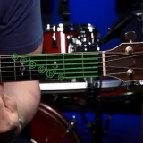 Suonare l'accordo di do maggiore su una chitarra