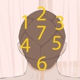 Dividi i capelli in sezioni