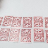 Giocare alla guerra del gioco di carte