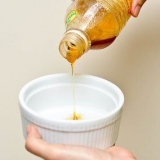 Schiarisci i capelli con il miele