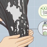 Tingi i capelli dal nero al biondo brillante