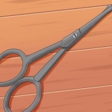Tagliare i peli del naso in modo sicuro