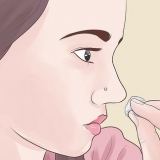 Pulisci il piercing al naso
