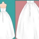 Abbottona il tuo abito da sposa