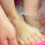 Taglia le unghie delle mani e dei piedi