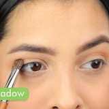 Fare occhi di gatto con l'eyeliner