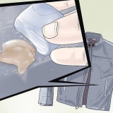 Rimuovere la gomma da masticare dalla pelle