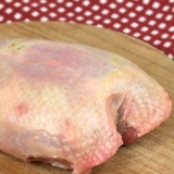 Preparazione del pollo con riso per cani