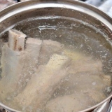 Prepara la zuppa di cavolo
