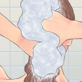 Raddrizza i capelli crespi o ricci