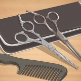 Come tagliare i capelli ricci a strati