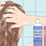 Rendi i capelli ricci belli e senza effetto crespo