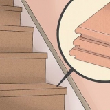 Posa del laminato su una scala