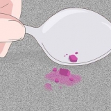 Rimuovere il rossetto dal tappeto