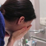 Applicare il trucco sulla pelle asciutta