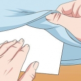 Come togliere l'evidenziatore o l'evidenziatore dai vestiti
