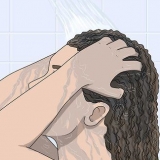 Dormire con i capelli ricci bagnati