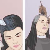Tingere i capelli neri naturali di grigio
