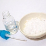 Preparare uno spray nasale con una soluzione salina