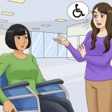 Trattare con qualcuno su una sedia a rotelle