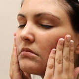 Applicare il trucco per gli occhi