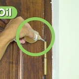 Riparare i cardini delle porte che cigolano