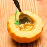 Sbucciare i semi di zucca