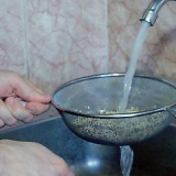 Cottura della quinoa in una pentola per riso