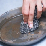 Rimuovere la ruggine da una padella in ghisa