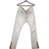 Indossare jeans attillati