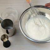 Preparazione della glassa di panna montata