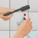 Ottenere di nuovo bianche le fughe delle piastrelle