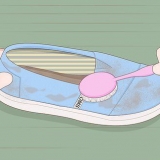 Pulire le scarpe di tom