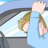 Uscire dall'auto senza shock statico