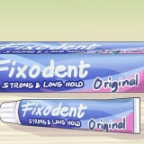 Applicazione di denti da vampiro senza colla