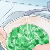 Preparare i germogli di felce (teste di violino)