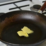 Braciola di maiale arrosto sul fuoco