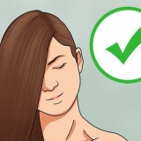 Prepara delle cialde tra i capelli con un ferro da stiro