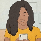 Fare in modo che un ragazzo ti noti sui social media