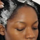 Fornire capelli crespi rilassati