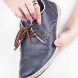 Togli le strisce nere dalle scarpe