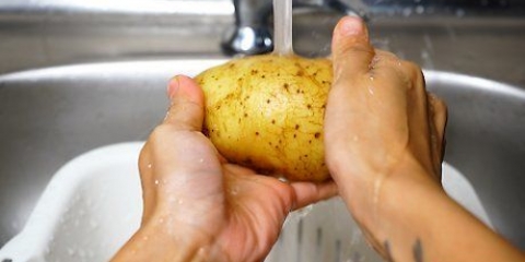 Preparazione delle patate al barbecue